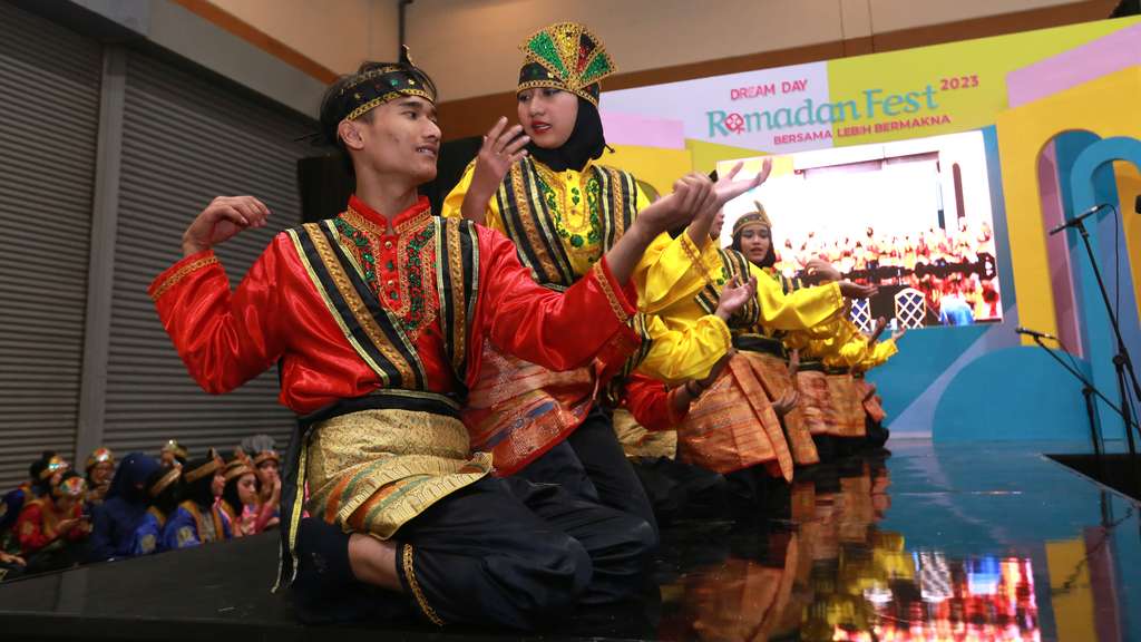 FOTO: Kompetisi Tari Saman di Dream Day Ramadan Fest 2023 Sedot Perhatian Pengunjung