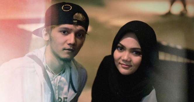 Jarang yang Tahu, 10 Artis Ini Ternyata Punya Saudara Kembar, Rina Nose Wajahnya Mirip Banget!