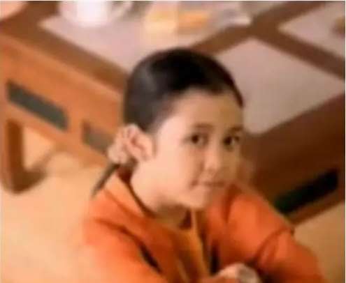 10 Foto Artis Jadi Bintang Iklan di TV Saat Kecil, Ariel Tatum Cantik & Imut Jadi Polwan Cilik