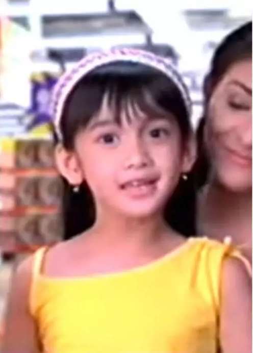 10 Foto Artis Jadi Bintang Iklan di TV Saat Kecil, Ariel Tatum Cantik & Imut Jadi Polwan Cilik
