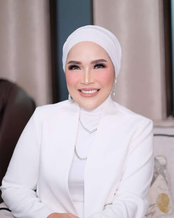 10 Adu Gaya Umi Kalsum VS Yulianty Lazuardi Mama Boy William, Disebut Calon Besan, Kalah Berkelas?