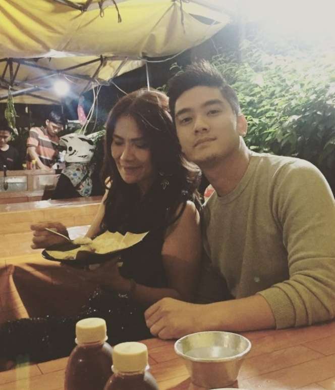10 Adu Gaya Umi Kalsum VS Yulianty Lazuardi Mama Boy William, Disebut Calon Besan, Kalah Berkelas?