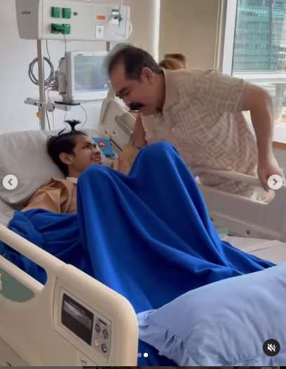 8 Potret Haru Inul Daratista Jenguk David Ozora, Senang Bisa Menyentuh Kumis Lebat Mas Adam