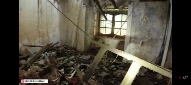 10 Potret Rumah Bak Istana Milik Artis yang Terbengkalai 20 Tahun, Tersisa Puing-Puing Kemegahannya