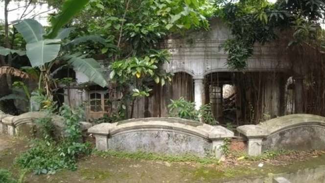 10 Potret Rumah Bak Istana Milik Artis yang Terbengkalai 20 Tahun, Tersisa Puing-Puing Kemegahannya