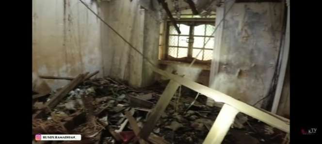 10 Potret Rumah Bak Istana Milik Artis yang Terbengkalai 20 Tahun, Tersisa Puing-Puing Kemegahannya