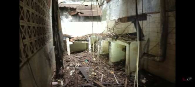 10 Potret Rumah Bak Istana Milik Artis yang Terbengkalai 20 Tahun, Tersisa Puing-Puing Kemegahannya