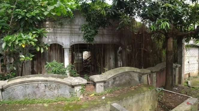 10 Potret Rumah Bak Istana Milik Artis yang Terbengkalai 20 Tahun, Tersisa Puing-Puing Kemegahannya