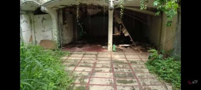 10 Potret Rumah Bak Istana Milik Artis yang Terbengkalai 20 Tahun, Tersisa Puing-Puing Kemegahannya