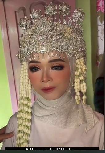 Pengantin Ini Dirias Sambil Tertidur, MUA Pilih Cara Ini, Hasilnya Malah Bikin Salfok!