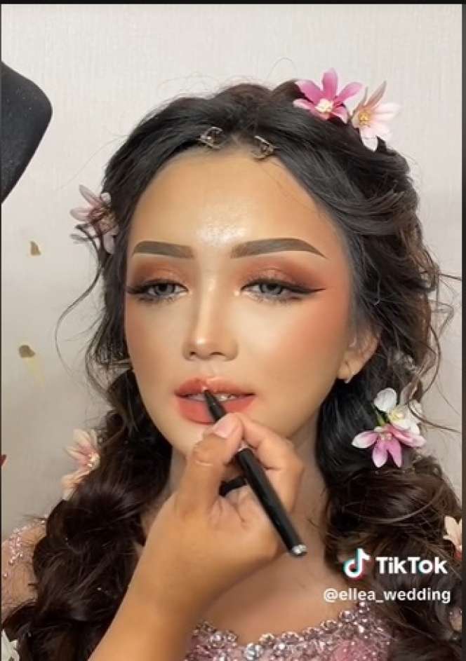 Wanita Ini Dirias Ala Tinker Bell, Hasilnya Bikin Melongo, Netizen: `Seperti Bukan Manusia`