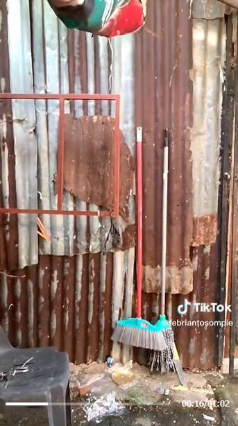 Dari Luar Mirip Gubuk Pemulung, Rumah ini Dalamnya Bak Istana Sungguhan, Semua Interior Berlapis Emas, Ini 10 Potretnya