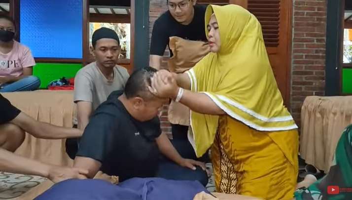 Ingat Dukun Viral Ningsih Tinampih? Dulu Kesaktiannya Bikin Heboh, Kini Kabarnya Mengejutkan!