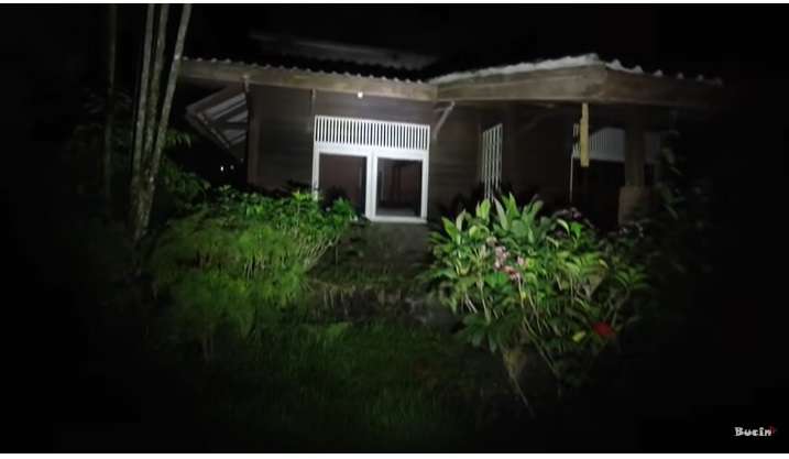 Potret Rumah Mewah Terbengkalai Milik Artis Terkenal, Kini Kosong dan Bikin Merinding, Ternyata Ini Penyebabnya!