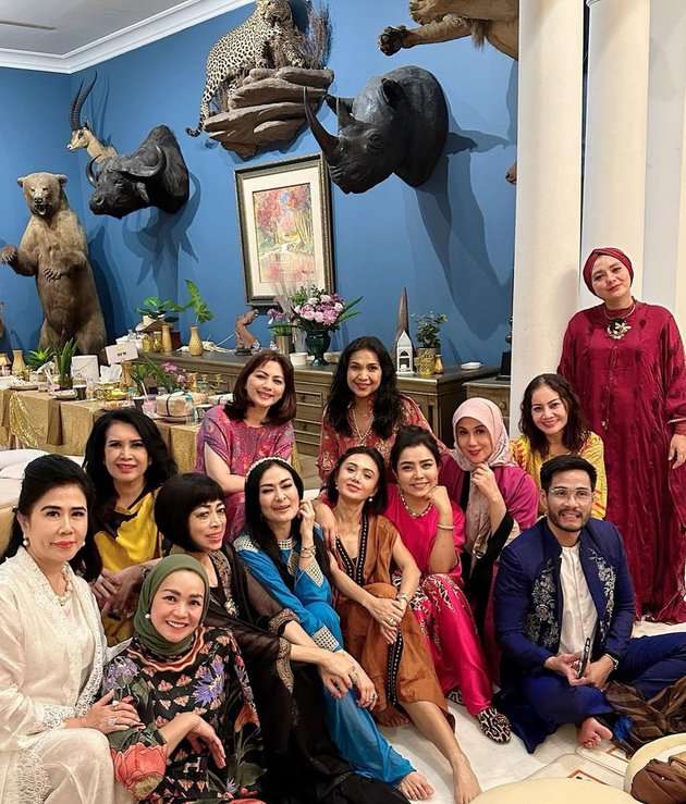 10 Gaya Artis Hadiri `Bukber Mewah` di Istana Mayangsari, Busana Iis Dahlia Jadi Omongan