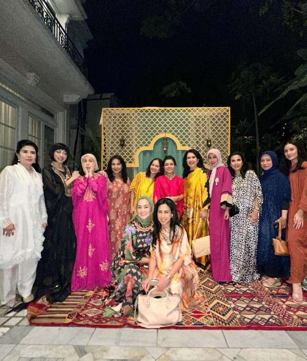 10 Gaya Artis Hadiri `Bukber Mewah` di Istana Mayangsari, Busana Iis Dahlia Jadi Omongan