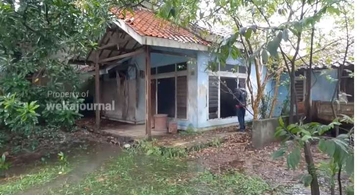 Dikira Terbengkalai, Rumah Tua Reyot dan Horor ini Ternyata Dihuni Seorang Wanita Cantik, Lihat Potretnya