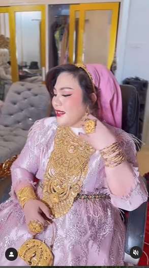 10 Potret Rumah Mewah Mira Hayati, Viral Beli Tas Emas 500 Juta, Mirip Istana Semua Perabotan Serba Emas