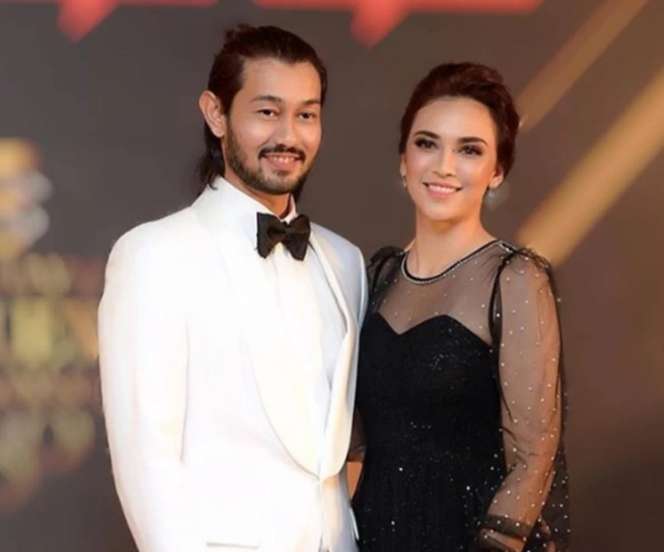 Tak Mau Dicerai, Artis Terkenal ini Rayu Istri Pakai Uang Rp1 Miliar & Mobil Mewah Vellfire, Ini Potretnya