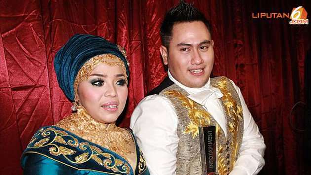 8 Potret Artis Ganteng Nikahi Janda Banyak Anak, Aktor Terakhir Dituding Cuma Incar Harta 