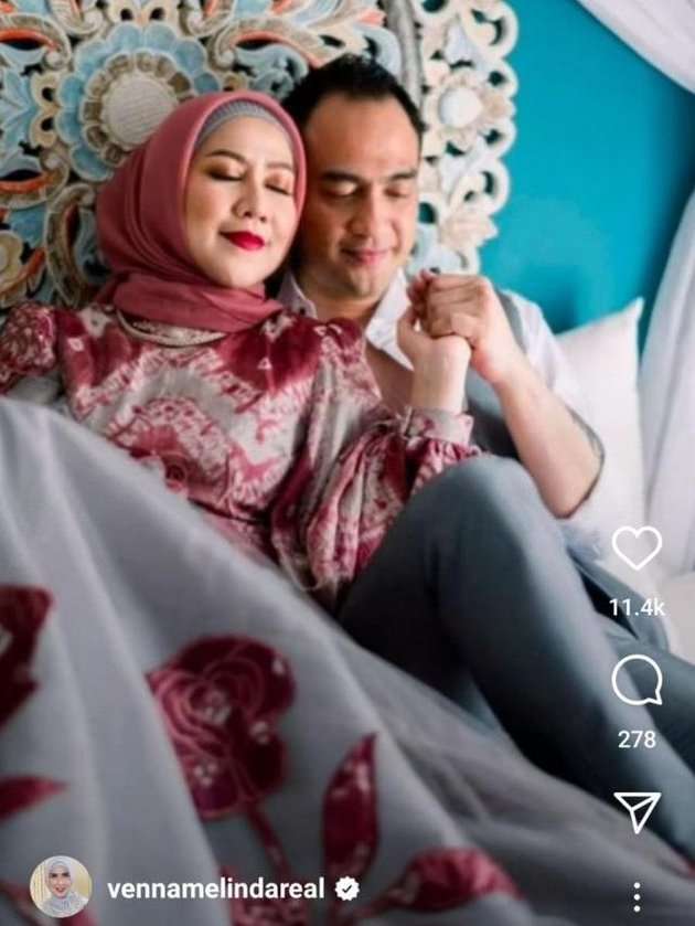 8 Potret Artis Ganteng Nikahi Janda Banyak Anak, Aktor Terakhir Dituding Cuma Incar Harta 