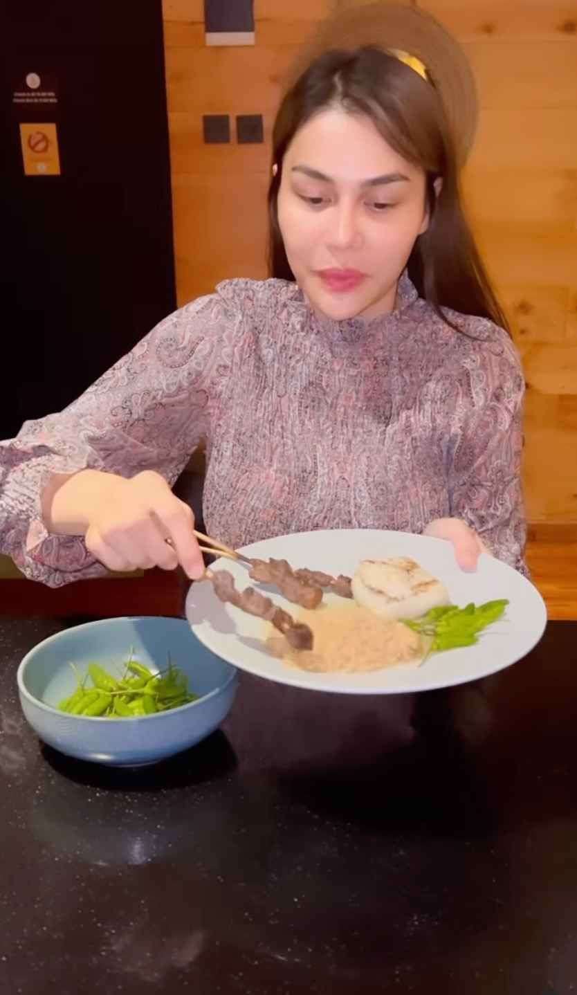 Potret DJ Katty Butterfly Bikin Konten Mukbang Buka Puasa, Netizen Kaget Porsinya Jumbo!