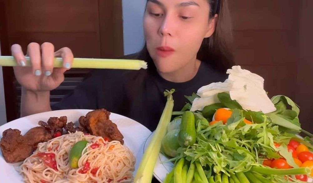 Potret DJ Katty Butterfly Bikin Konten Mukbang Buka Puasa, Netizen Kaget Porsinya Jumbo!