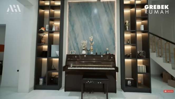 Saingan Sultan Andara! 15 Potret Rumah Mewah Putra Siregar Seluas 1 Hektar, Berjejer Arwana Miliaran Rupiah