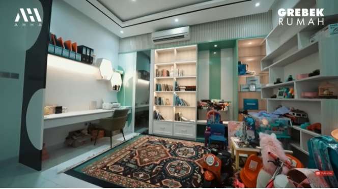 Saingan Sultan Andara! 15 Potret Rumah Mewah Putra Siregar Seluas 1 Hektar, Berjejer Arwana Miliaran Rupiah