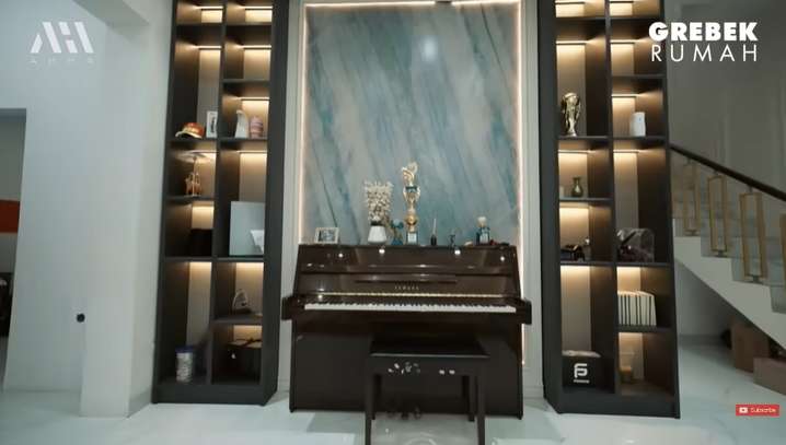 Saingan Sultan Andara! 15 Potret Rumah Mewah Putra Siregar Seluas 1 Hektar, Berjejer Arwana Miliaran Rupiah