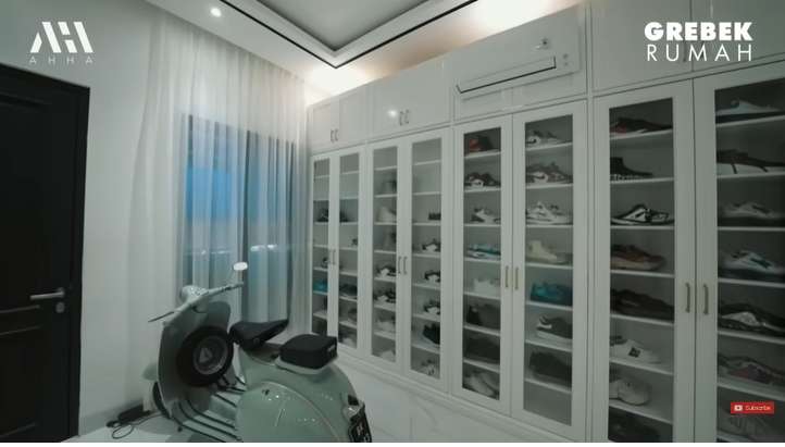 Saingan Sultan Andara! 15 Potret Rumah Mewah Putra Siregar Seluas 1 Hektar, Berjejer Arwana Miliaran Rupiah