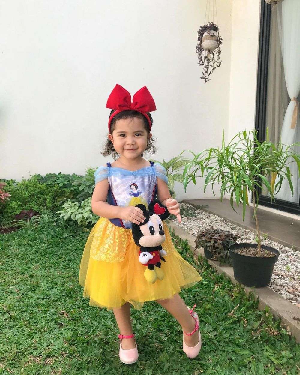 10 Gaya Anak Artis Cosplay Ala Tokoh Kartun, Rayyanza Jadi Larry Si Lobster di Serial Spongebob, Gemes Pol