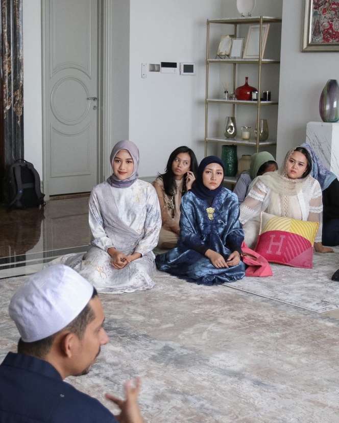 Disebut Sedang Hamil, Potret Erina Gudono Kasih Kode Ini 