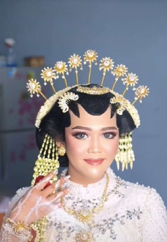 Pengantin Wajah Berjerawat Ini Berhasil Dirias Manglingi, Ternyata Ini Rahasia Sang MUA…