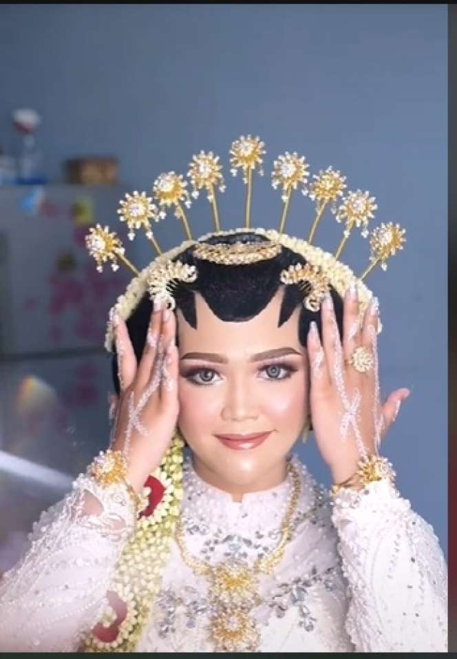 Pengantin Wajah Berjerawat Ini Berhasil Dirias Manglingi, Ternyata Ini Rahasia Sang MUA…