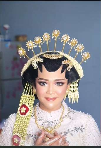 Pengantin Wajah Berjerawat Ini Berhasil Dirias Manglingi, Ternyata Ini Rahasia Sang MUA…