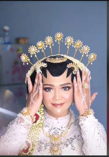 Pengantin Wajah Berjerawat Ini Berhasil Dirias Manglingi, Ternyata Ini Rahasia Sang MUA…