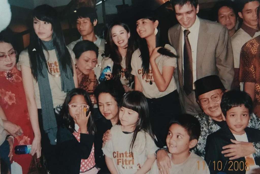 Ingat Bocah yang Foto Bareng BJ Habibie? Kini Jadi Artis Cantik dan Terkenal, Lihat Potretnya Sekarang