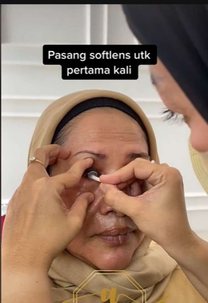 Potret Nenek 60 Tahun Dirias Ala Makeup Pengantin, Awalnya MUA Bingung Pasang Softlens, Endingnya Malah Kayak Gini…