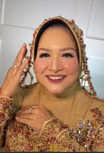 Potret Nenek 60 Tahun Dirias Ala Makeup Pengantin, Awalnya MUA Bingung Pasang Softlens, Endingnya Malah Kayak Gini…