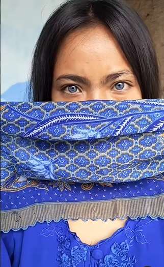 Potret Evi Gadis Bermata Biru di Jawa Barat, Curi Perhatian Fotografer Prancis, Ternyata Warisan Nenek Buyut!