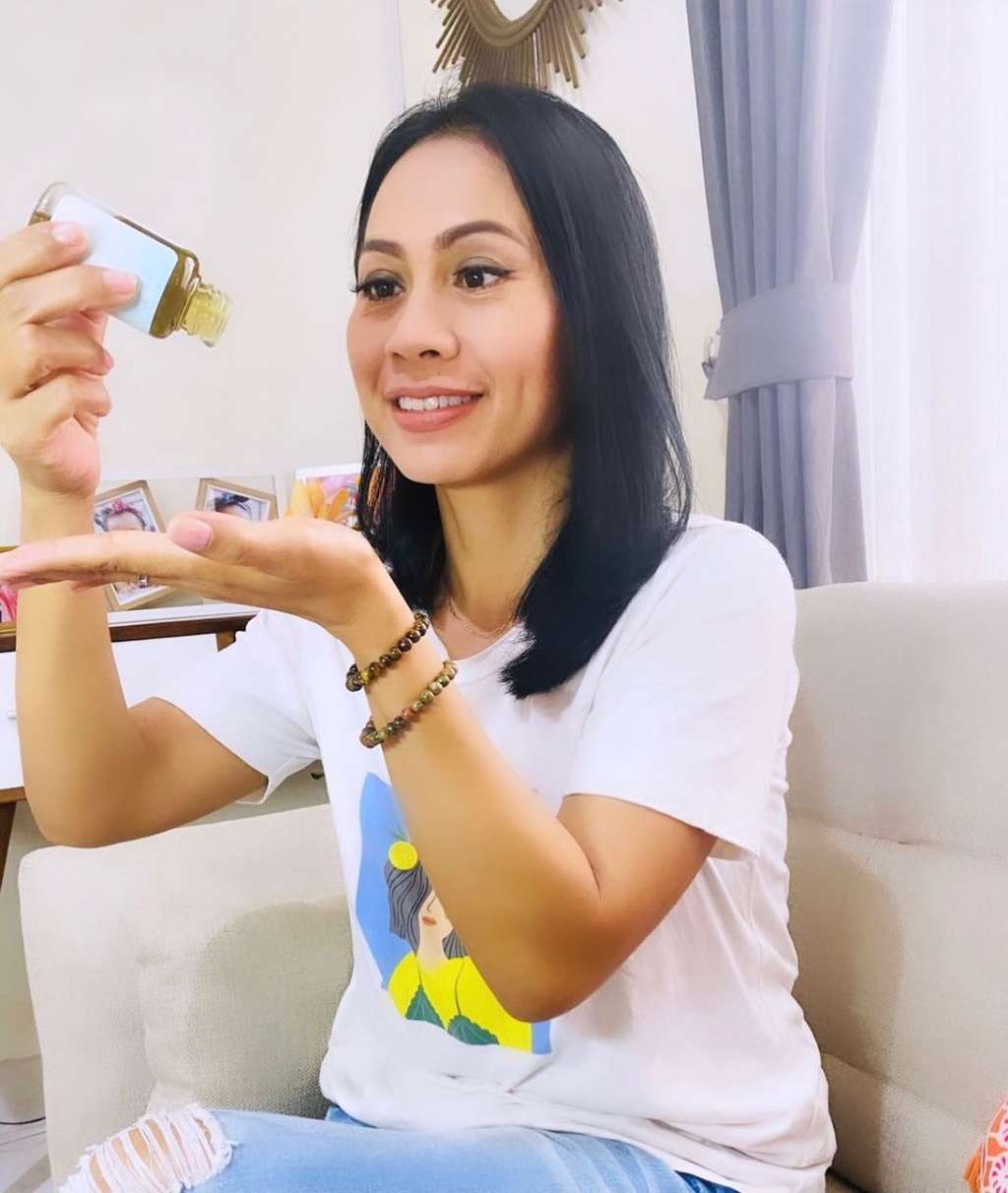 Artis Ini Kerap Langganan Peran ART, Ternyata di Kehidupan Nyata Penampilannya Jauh Berbeda, Siapa Dia?