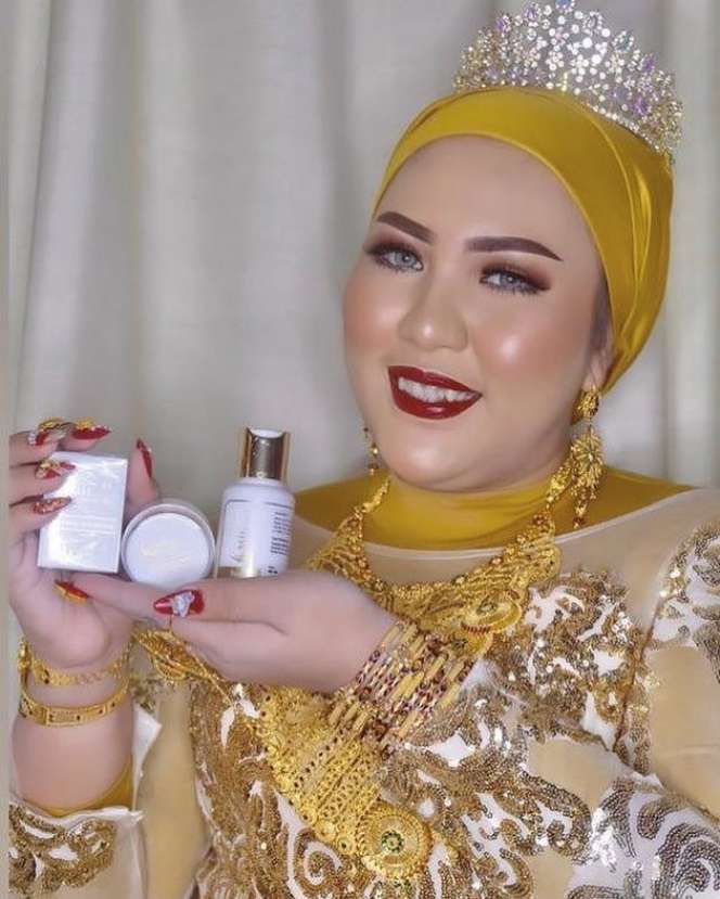 Pernah Jadi Biduan, Potret Mira Hayati yang Viral Beli Tas Emas Rp500 Juta