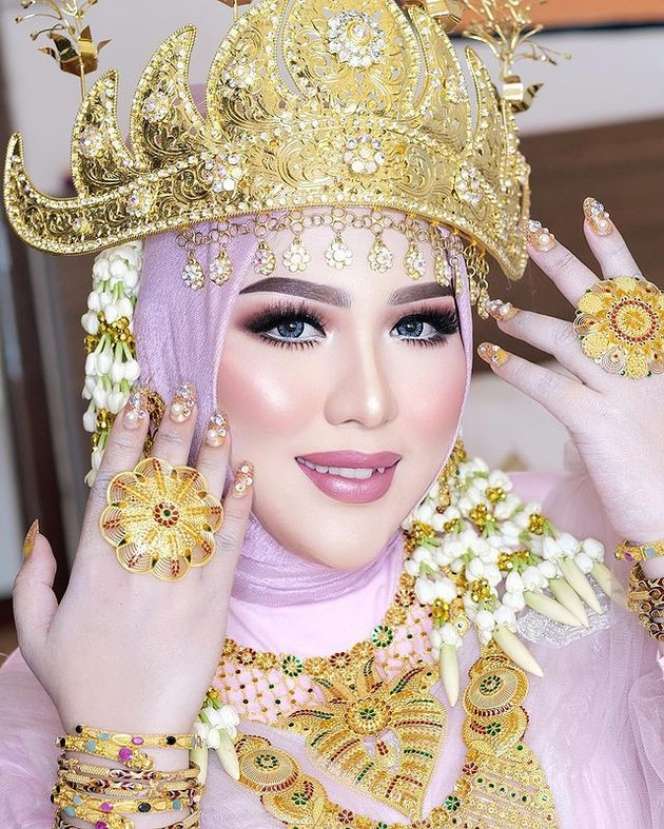 Pernah Jadi Biduan, Potret Mira Hayati yang Viral Beli Tas Emas Rp500 Juta