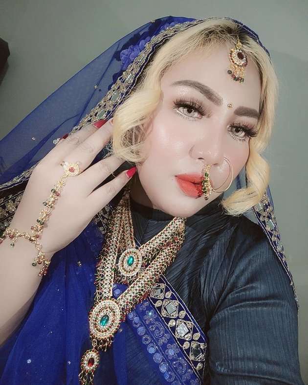 Pernah Jadi Biduan, Potret Mira Hayati yang Viral Beli Tas Emas Rp500 Juta