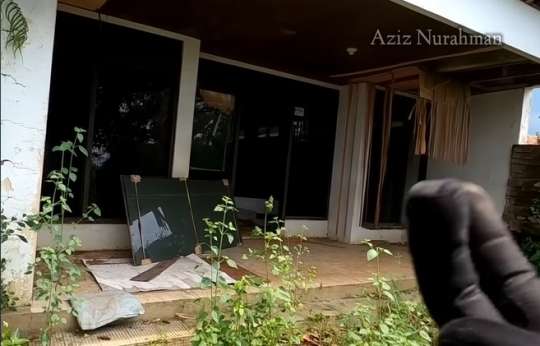 Potret Rumah Mewah Terbengkalai Milik Dokter, Seram! Obat Berserakan di dalam Ruangan