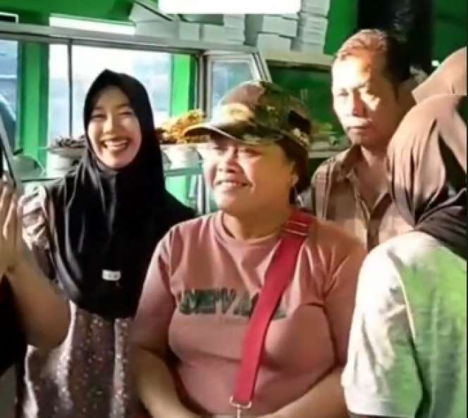 Potret Gaya Ida Dayak saat Tak Pakai Baju Adat, Bikin Salfok!