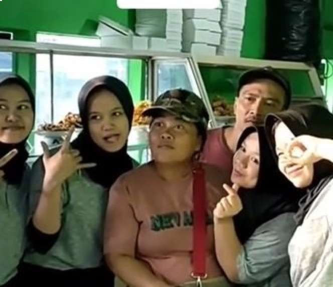 Potret Gaya Ida Dayak saat Tak Pakai Baju Adat, Bikin Salfok!