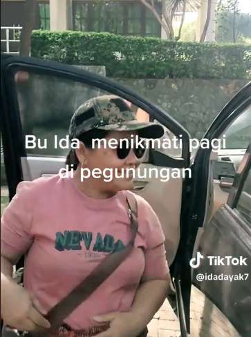 Potret Gaya Ida Dayak saat Tak Pakai Baju Adat, Bikin Salfok!
