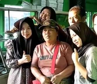 Potret Gaya Ida Dayak saat Tak Pakai Baju Adat, Bikin Salfok!
